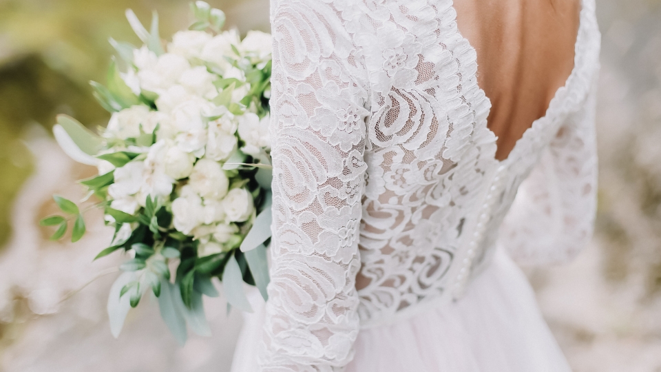 Trouvez votre tenue parfaite : Inspirez-vous de ces idées de tenues pour un mariage inoubliable - destination-evasion